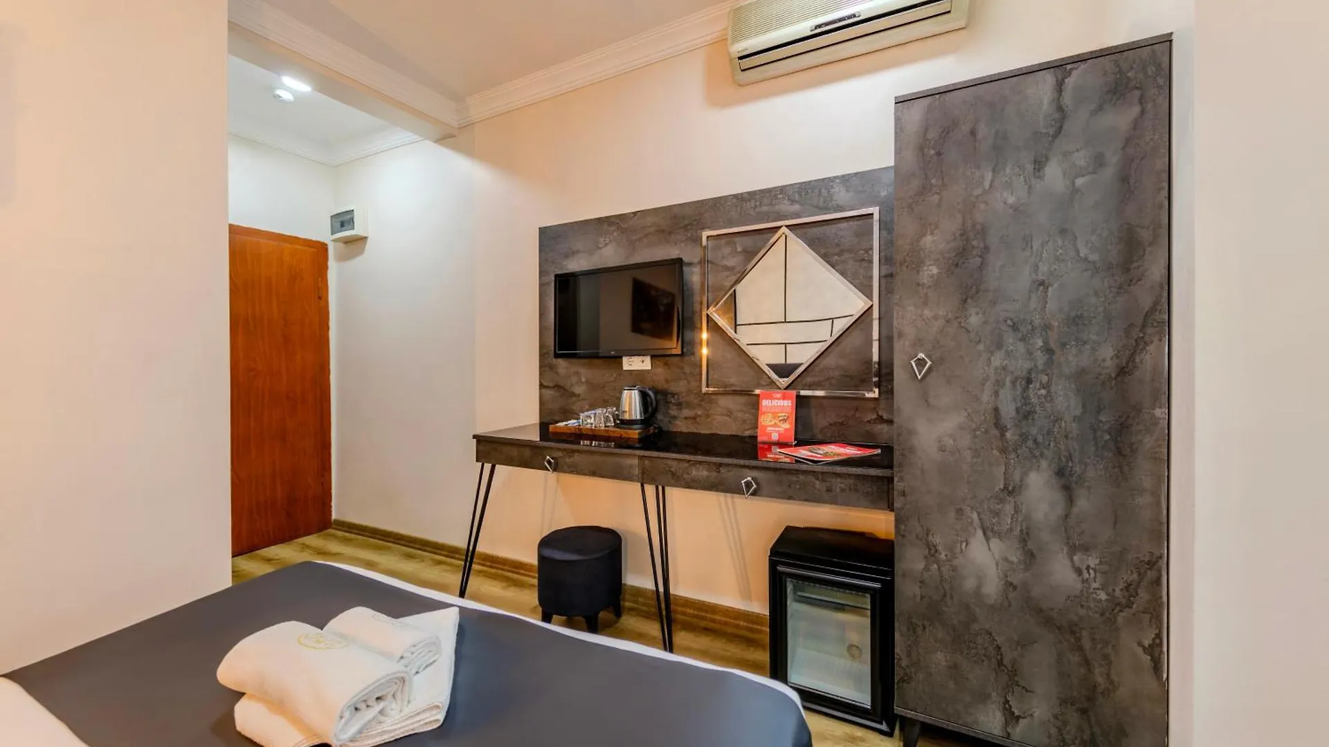 Hotel La Pazza Suites Istanbul