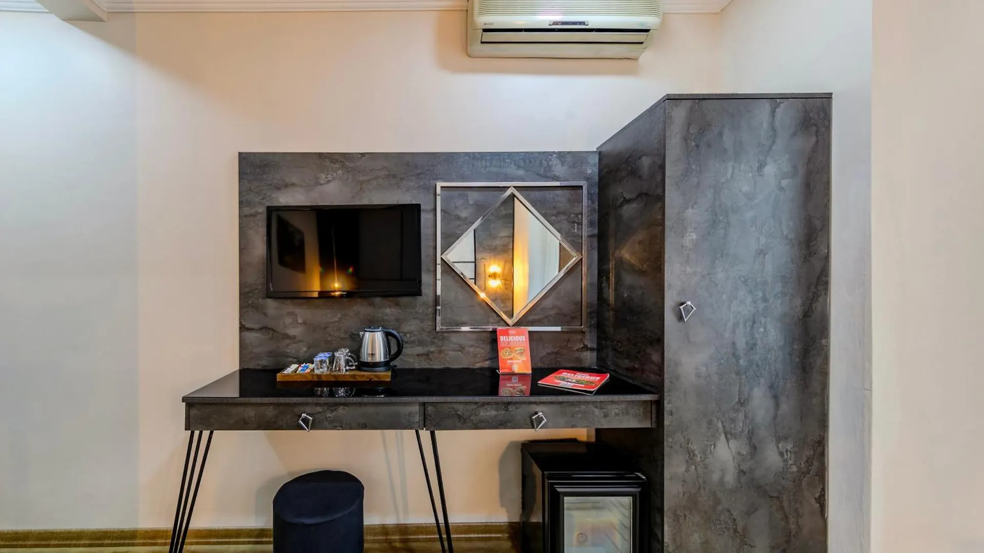 Hotel La Pazza Suites Istanbul