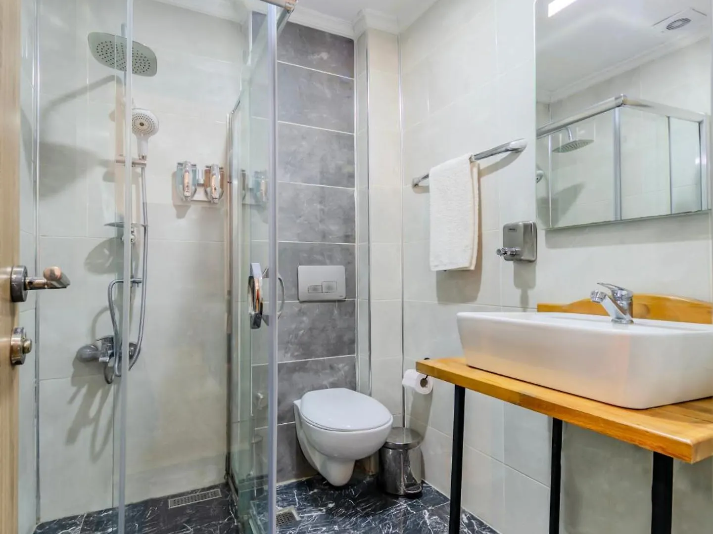 Otel La Pazza Suites İstanbul