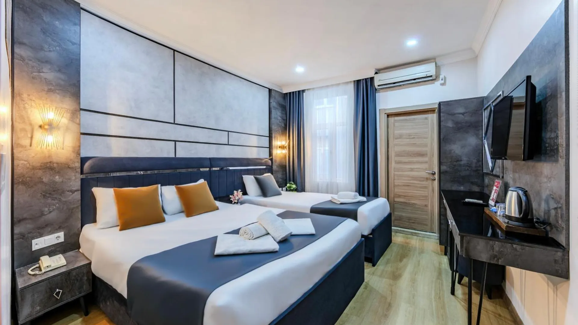 La Pazza Suites location